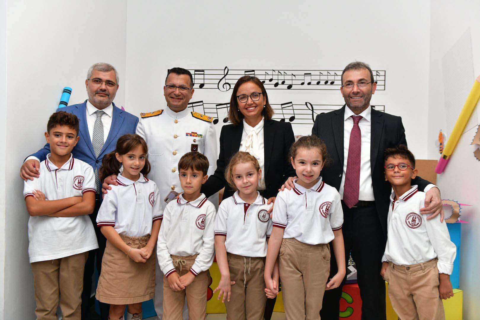 Pendik'te eğitim öğretim dönemi heyecanı! Öğrenciler tören ile karşılandı!