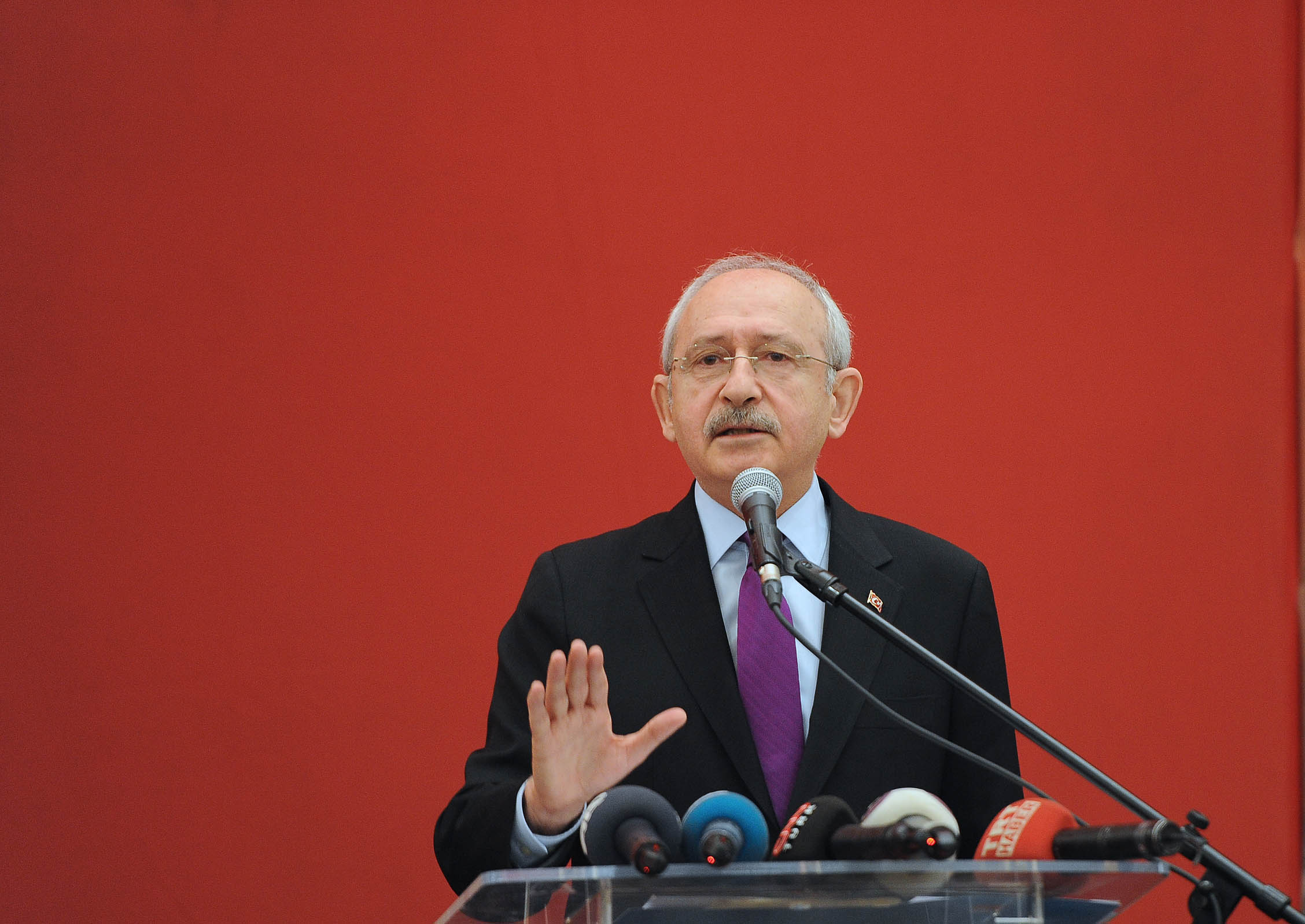 Kemal Kılıçdaroğlu "Bozkurt Kemal" ve "İri olacağız, diri olacağız" sloganlarıyla karşılandı! Bir an olsun yerine koymuş yazık