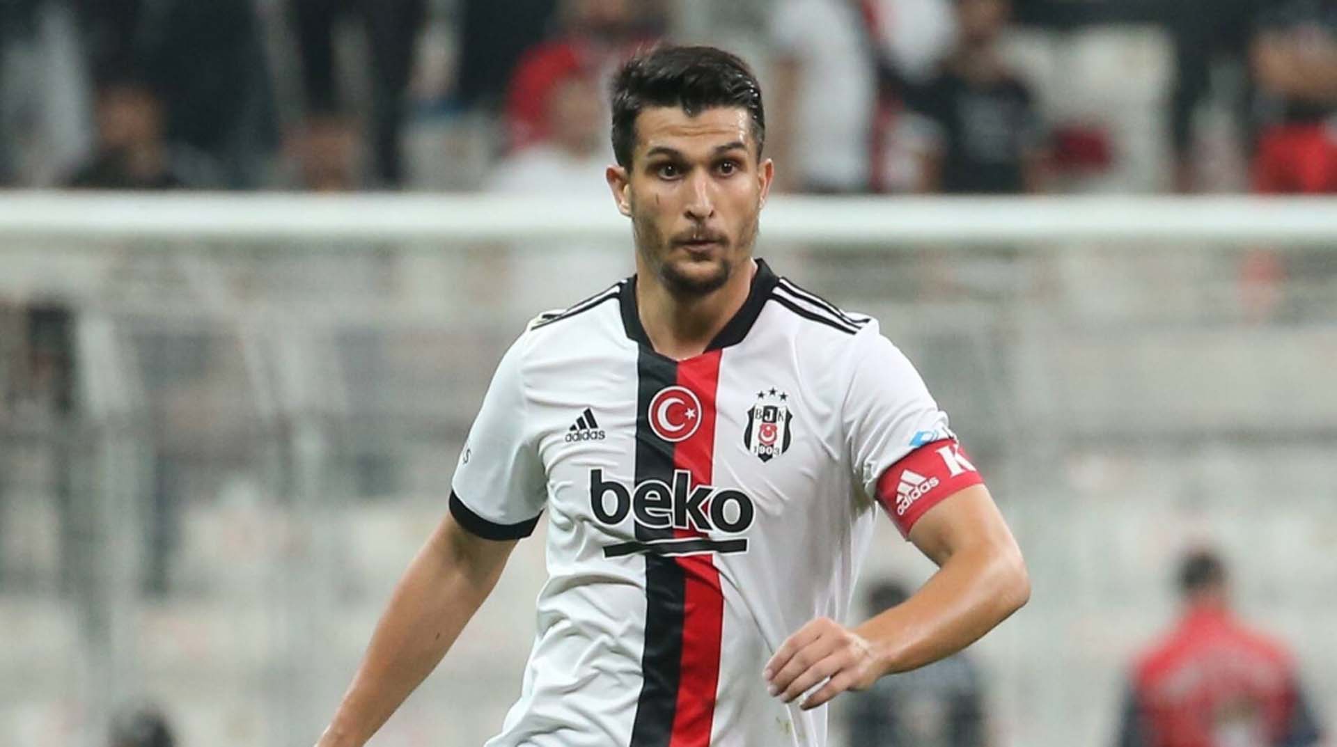Beşiktaş, Başakşehir'e kaybedince olanlar oldu! Taraftar sinirini Necip Uysal'dan çıkardı! "Necip’i ıslıklamayan Beşiktaş’lı değildir"