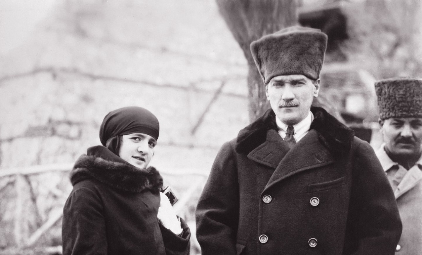 5816 kalkarsa Atatürk ile Latife hanımın neden boşandığını itiraf edecekmiş! Latife hanımın yeğeni Mehmet Sadık Öke haddini aştı, takipçileri çılgına döndü