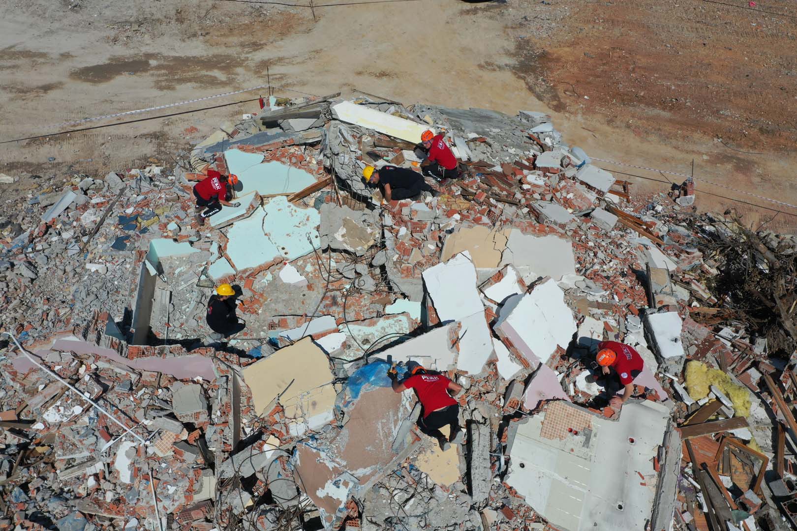 Pendik Belediyesi PEAK ekiplerinden deprem tatbikatı! Şiddetli bir sarsıntı yaşadılar!