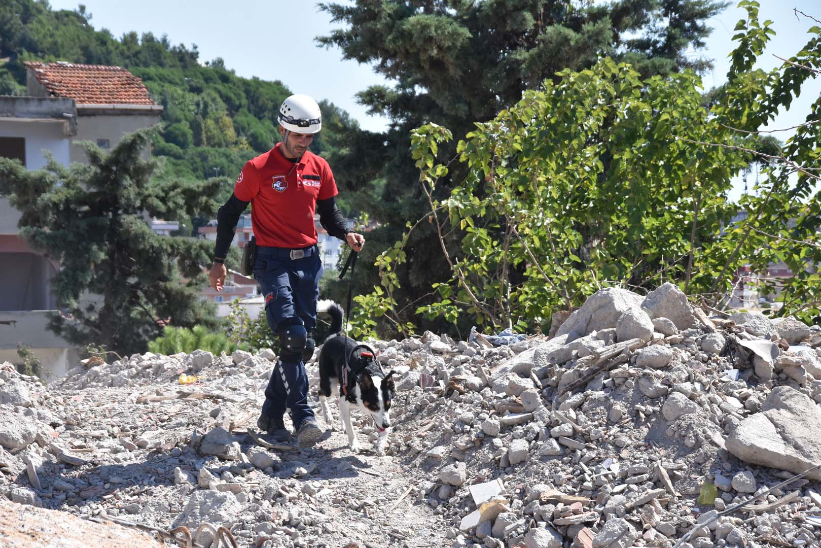Pendik Belediyesi PEAK ekiplerinden deprem tatbikatı! Şiddetli bir sarsıntı yaşadılar!