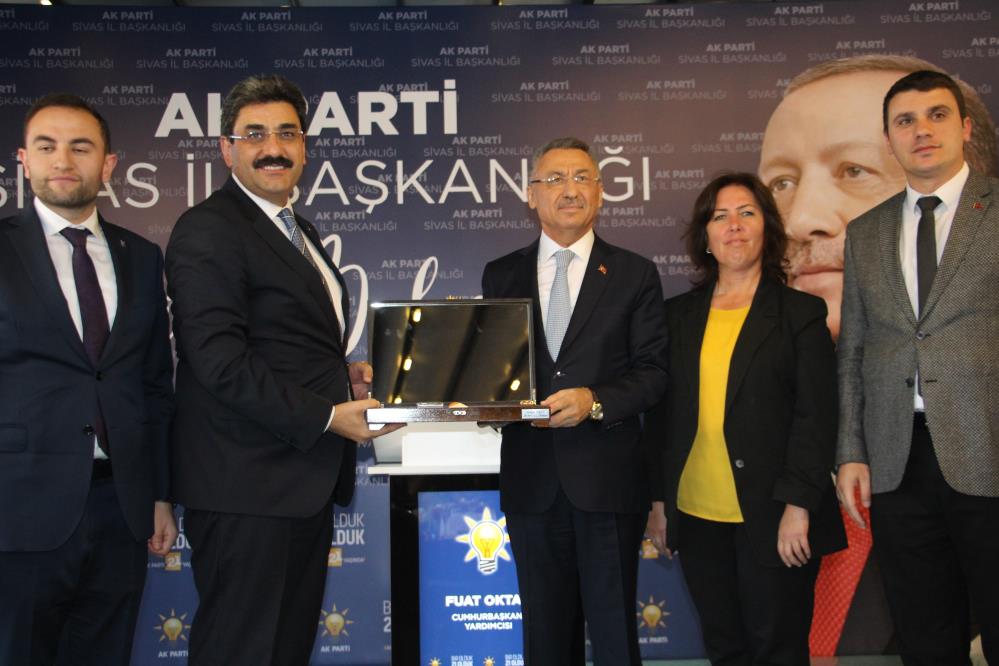 Cumhurbaşkanı Yardımcısı Oktay'dan Yunanistan'a gözdağı! Gündüzü gece olacak