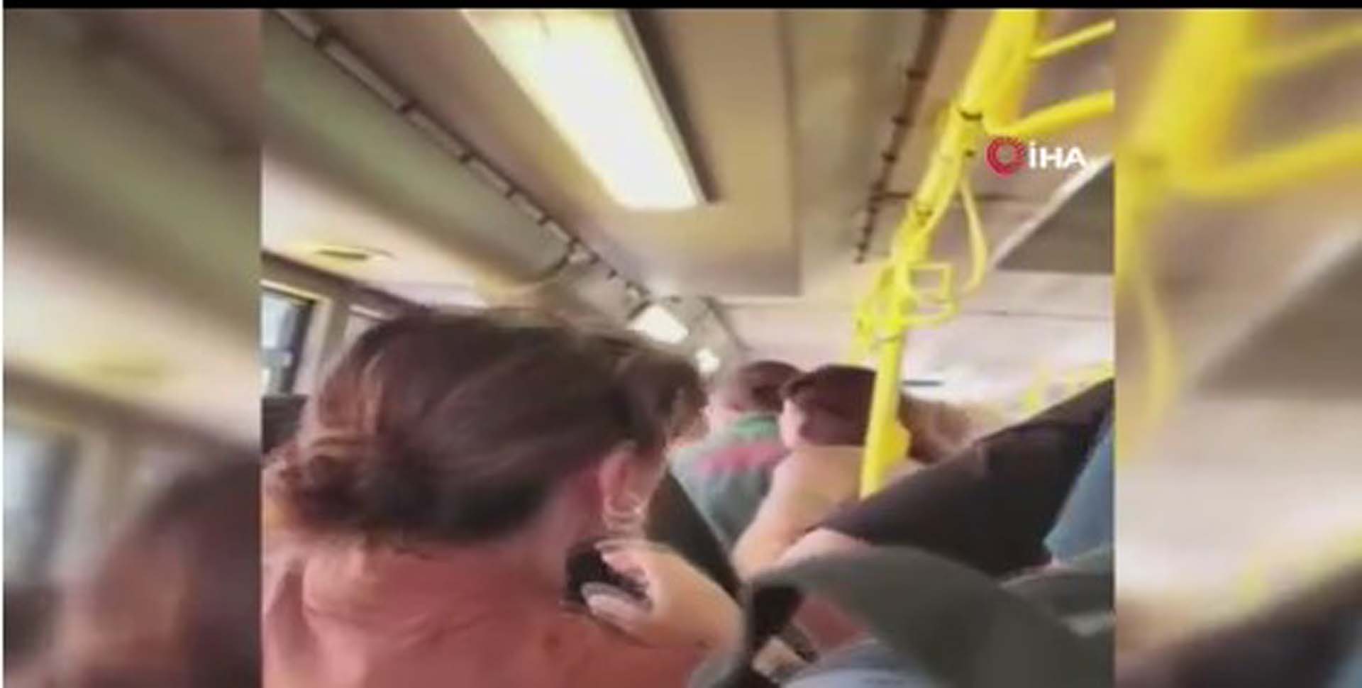 İETT otobüsü savaş alanına döndü! Ayağına basan yolcuya belindeki bıçağı ile saldırdı!