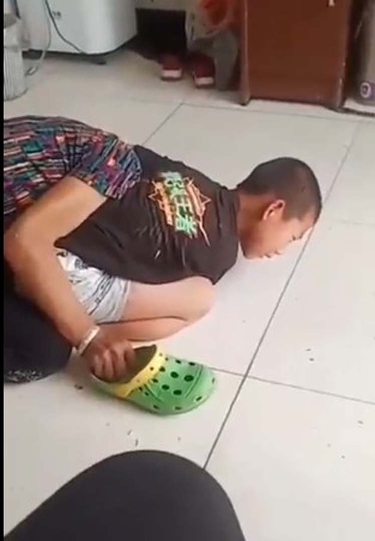 Büyükannesinin kendisini dövmesine dayamadı! 10 yaşındaki çocuk, boynundan tuttuğu yaşlı kadını dakikalar içinde öldürdü!