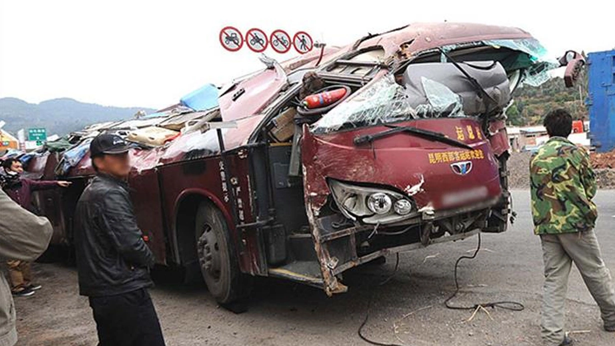 Katliam gibi kaza ülkeyi derinden sarstı! Devrilen otobüste 27 kişi öldü, 20 kişi de yaralandı