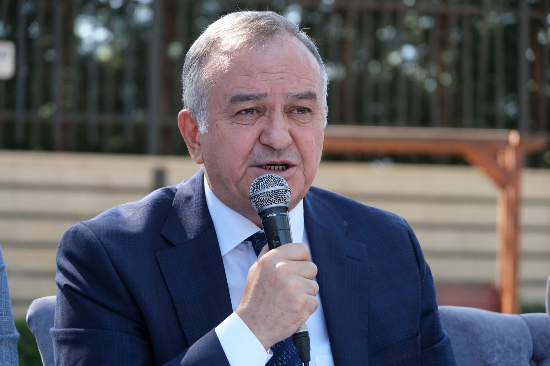 Siyasetin dili sertleşti! MHP'li Erkan Akçay'dan altılı masaya zehir zemberek sözler: Hem gevşeksiniz hem yuvarlaksınız, millet sizin neyinize itibar etsin