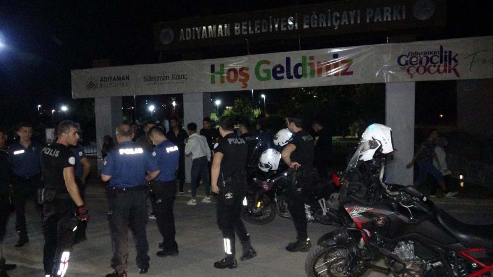 Tuğçe Kandemir'in konserinde bıçaklar konuştu! Kanlar içinde yere yığıldılar!