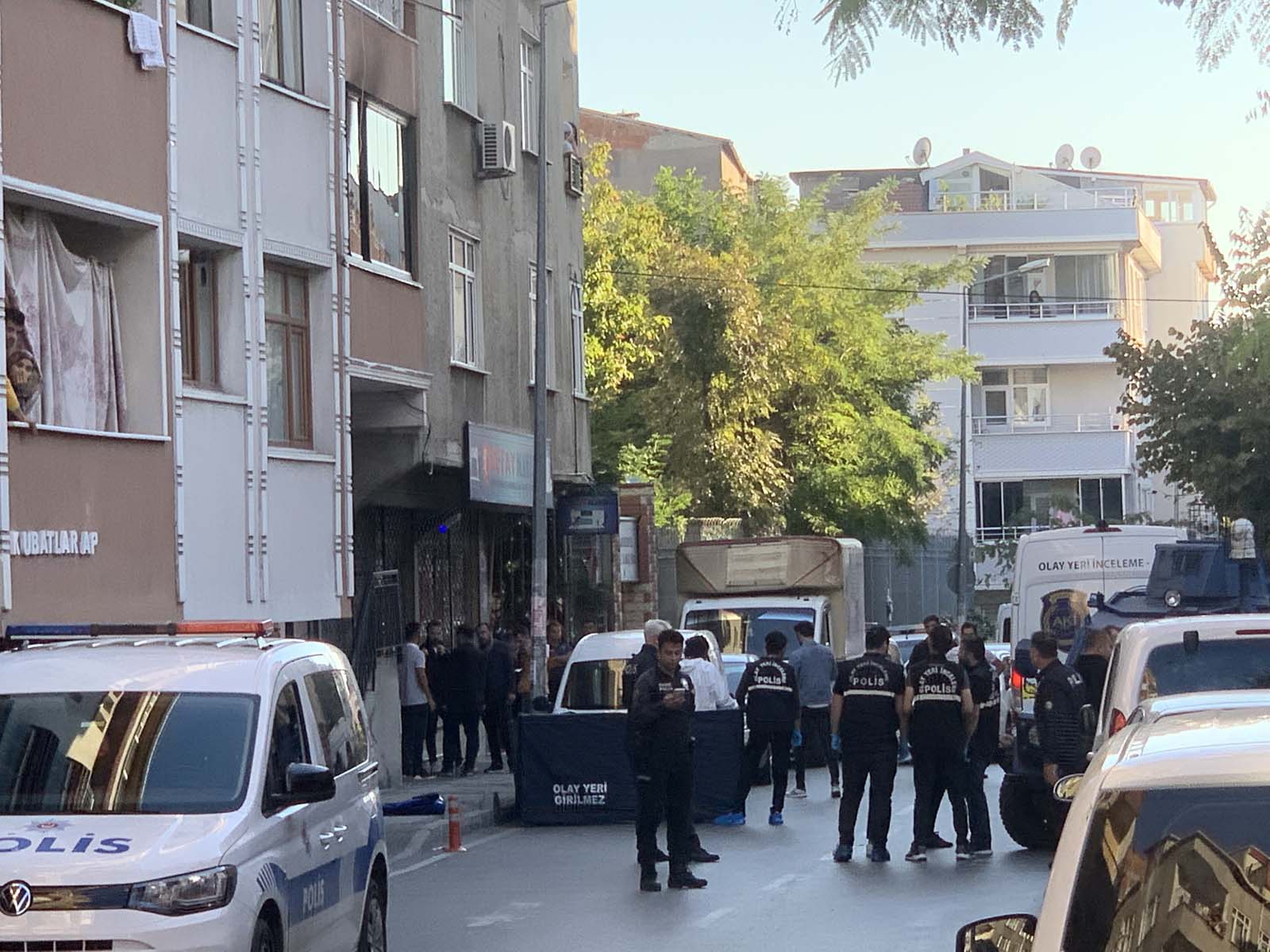 İstanbul Bağcılar'da korkunç olay! Annesinin başını kesip sokağa attı!