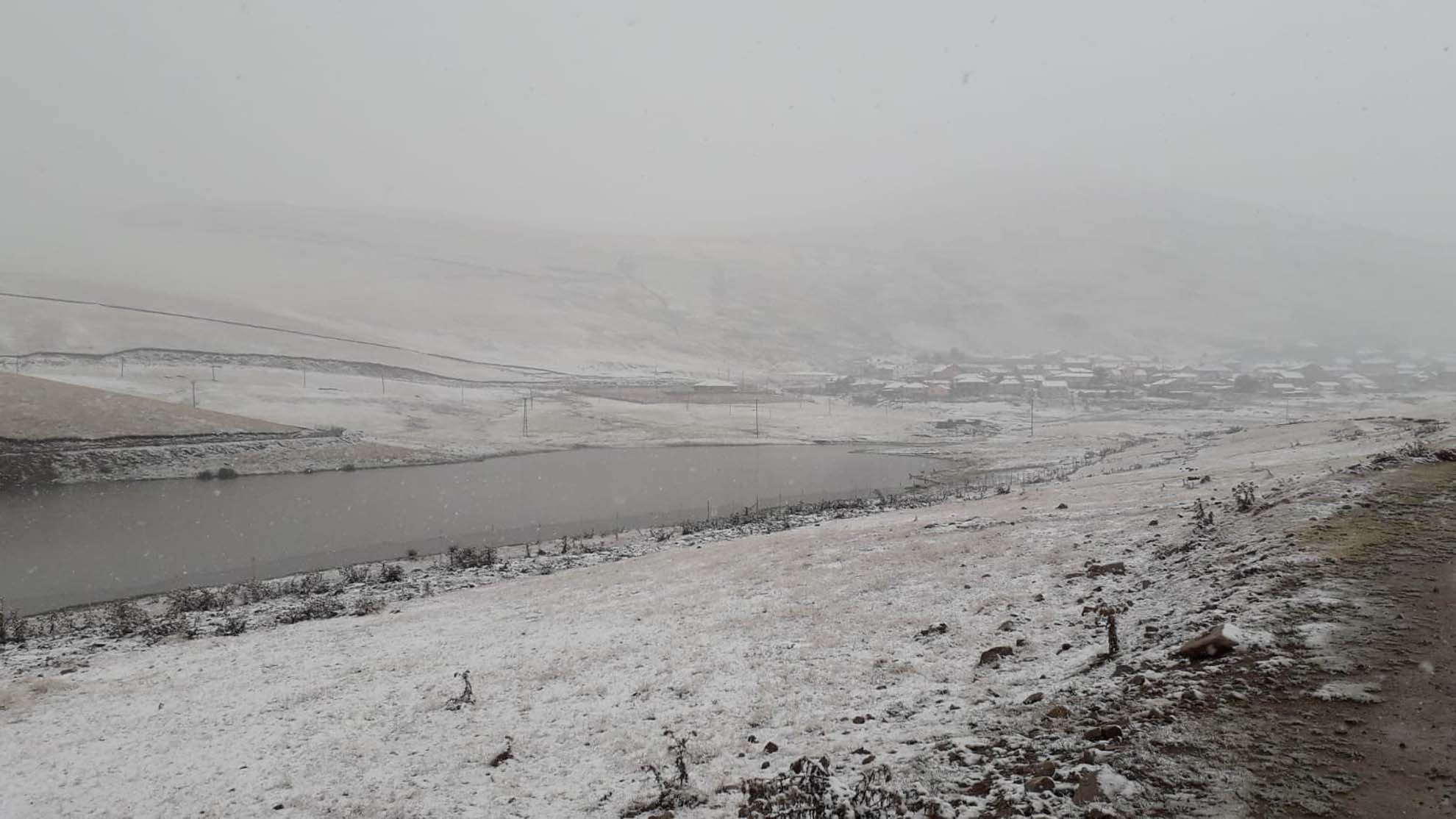 Kış yüzünü gösterdi! Eylül ayında ilk kar yağdı, yaylalar bembeyaz oldu
