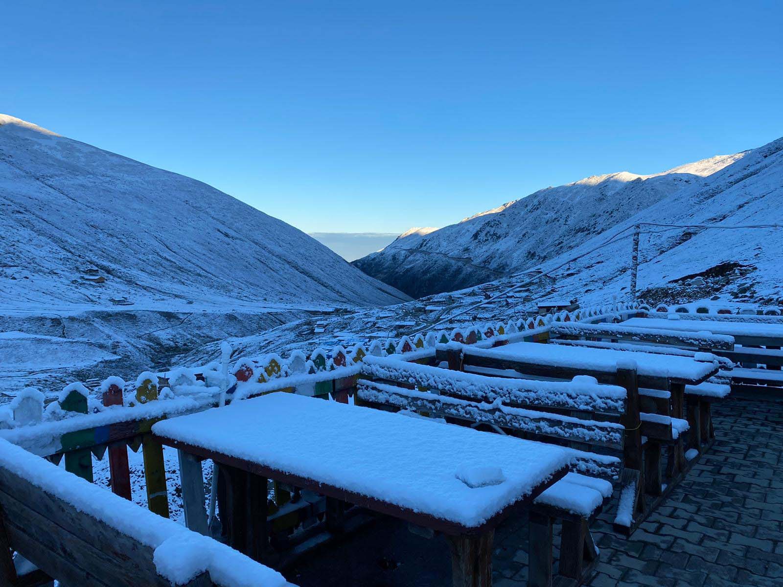 Kış yüzünü gösterdi! Eylül ayında ilk kar yağdı, yaylalar bembeyaz oldu