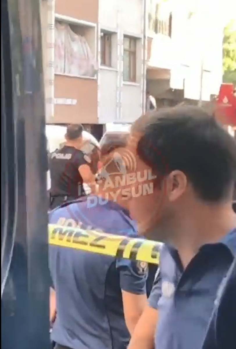 İstanbul Bağcılar'da korkunç olay! Bir kişinin, öldürdüğü annesinin başını kesti iddiası!