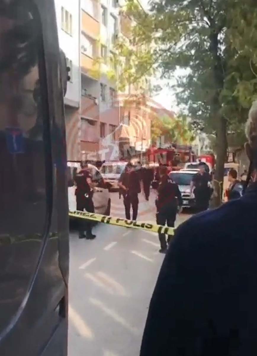 İstanbul Bağcılar'da korkunç olay! Bir kişinin, öldürdüğü annesinin başını kesti iddiası!