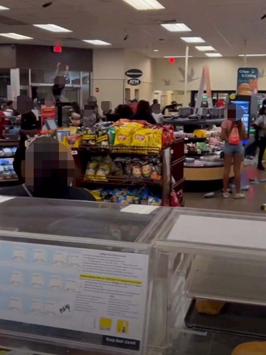 ABD'yi karıştıran olay! Öfkeli gençler marketi dağıttı, rafları yağmaladı! Kaosta twerk yapan genç kız şaşkınlık yarattı