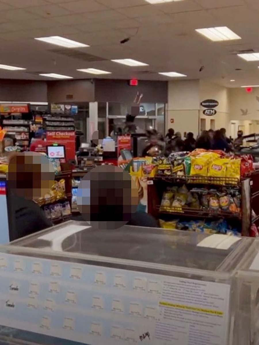 ABD'yi karıştıran olay! Öfkeli gençler marketi dağıttı, rafları yağmaladı! Kaosta twerk yapan genç kız şaşkınlık yarattı