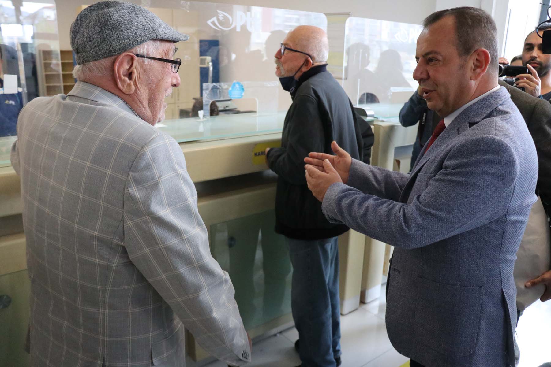 CHP'den çıkarılan Tanju Özcan, çileden çıktı! HDP Genel Merkezi'ne kına gönderdi 