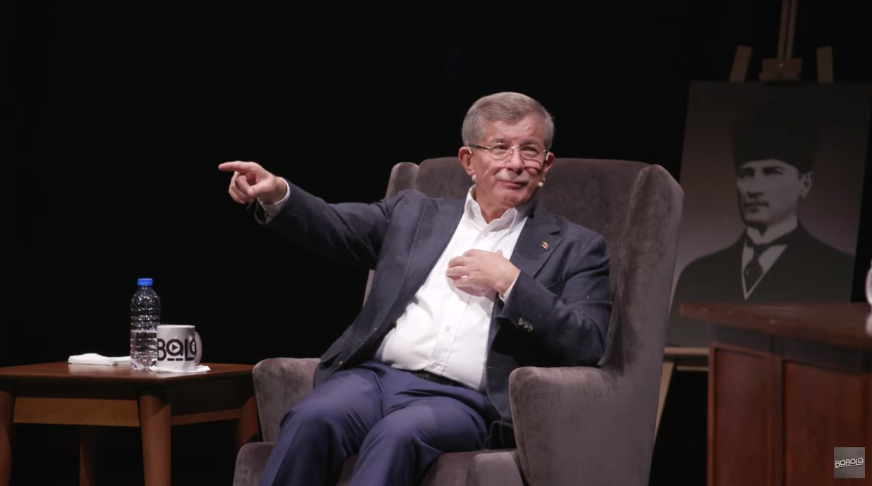Mevzular Açık Mikrofon'da Ahmet Davutoğlu'ndan hadsizlik fırtınası!