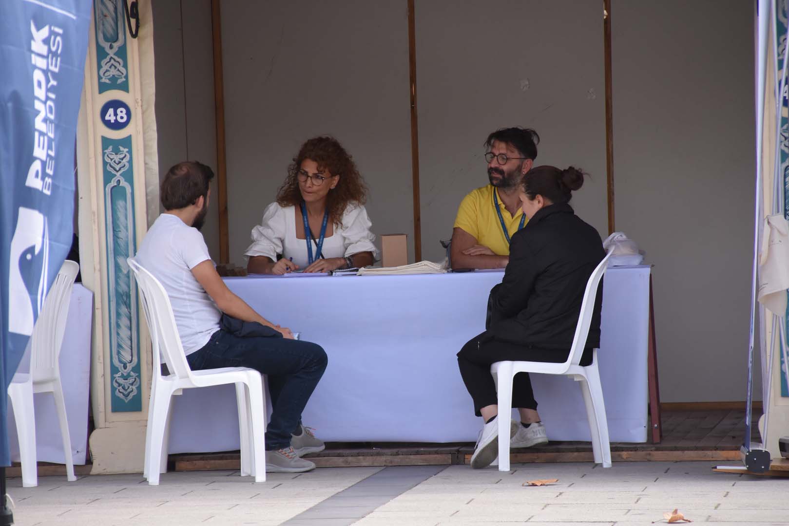 İş arayanlar ve iş verenler Pendik Sahil Meydan'da buluştu!