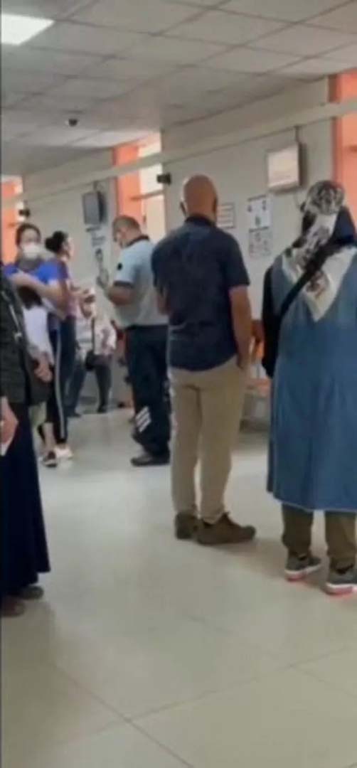 Öfkeli doktor ortalığı birbirine kattı! Gelen sorular sonrası açtı ağzını yumdu gözünü!