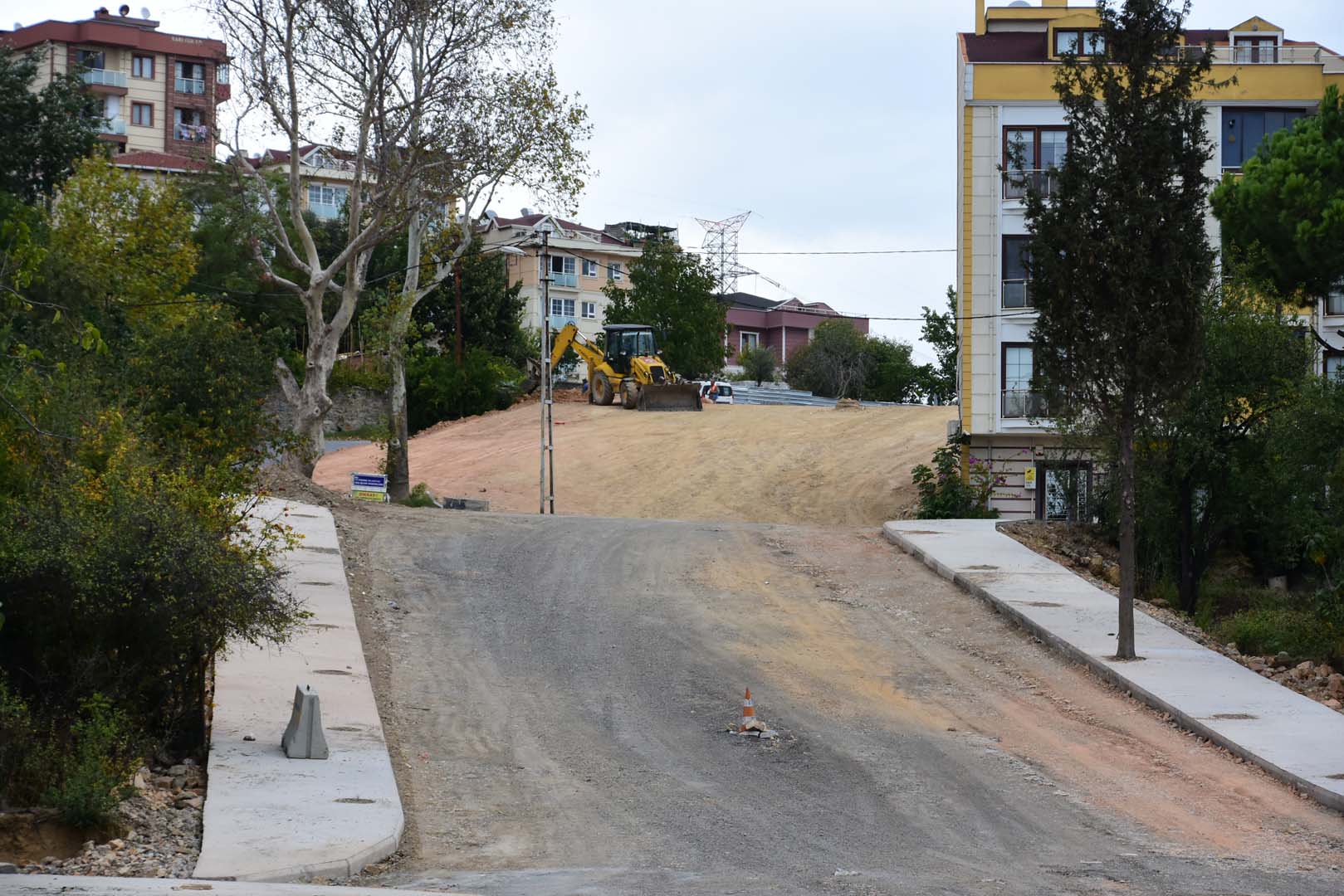 Pendik Yayalar Mahallesi yenileniyor! Yol açma ve genişletme çalışması yapıldı!