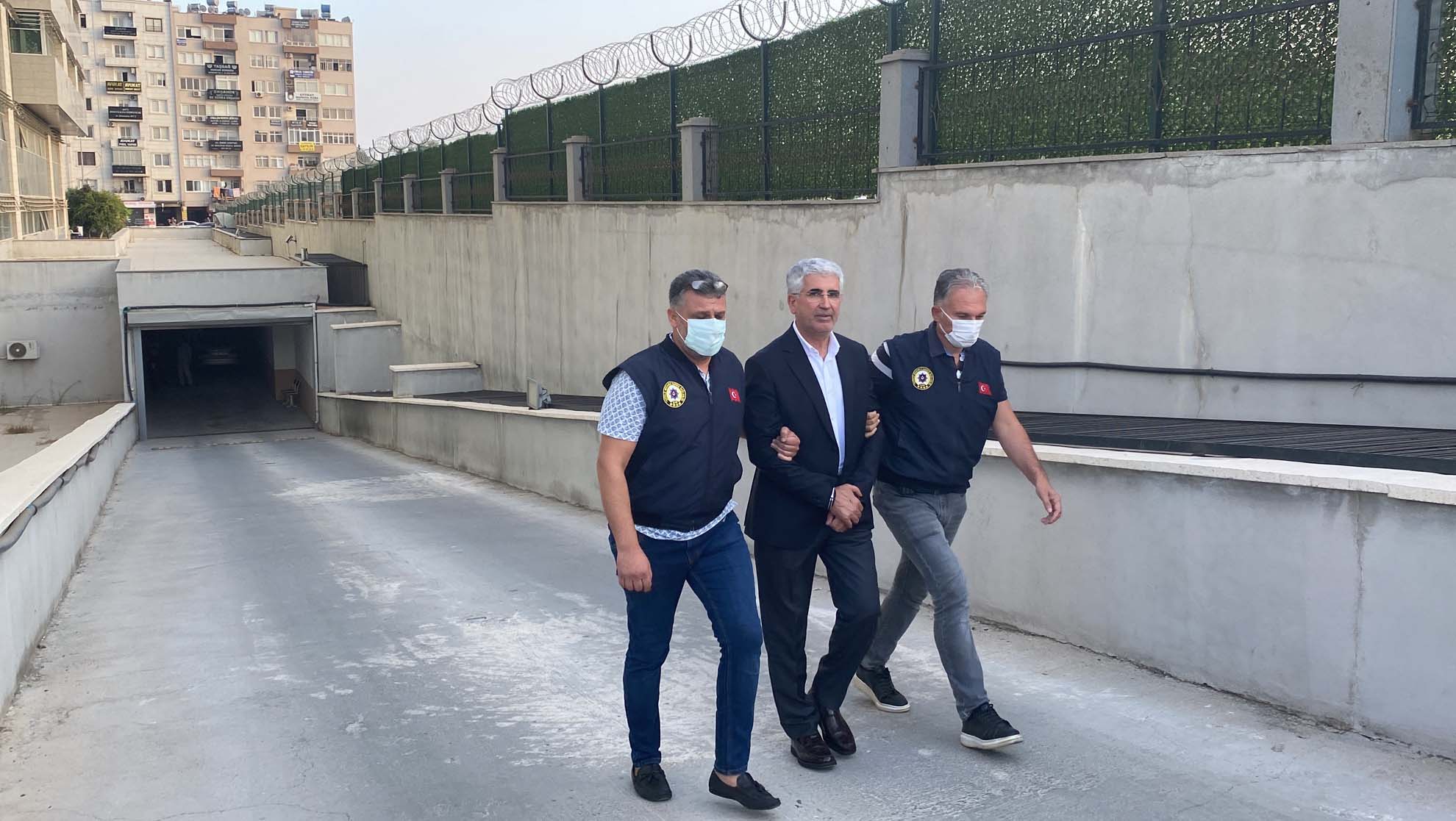 CHP'li Mersin Büyükşehir Belediyesinde skandal! Daire Başkanı Bedrettin Gündeş terör örgütü üyeliğinden tutuklandı