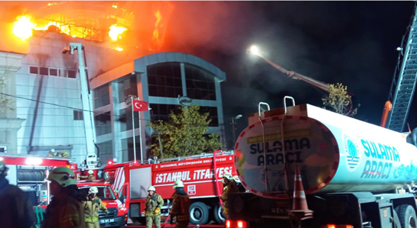 Sultabeyli'deki fabrika yangınına Tuzla Belediyesi'nden destek!