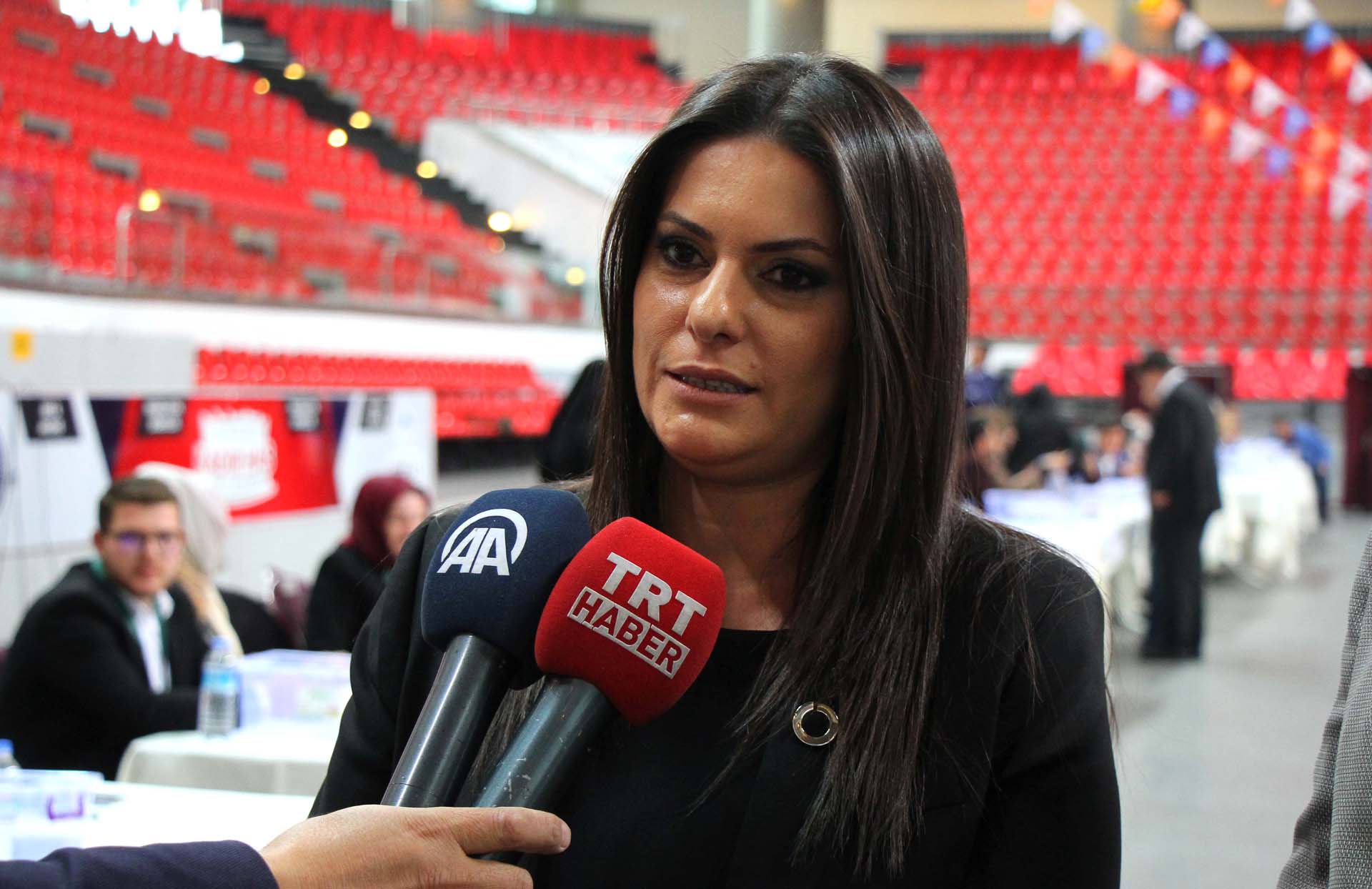 AK Partili Jülide Sarıeroğlu açıkladı! EYT'den faydalanacak kişi sayısını açıkladı, asgari ücrette beklentiyi yükseltti