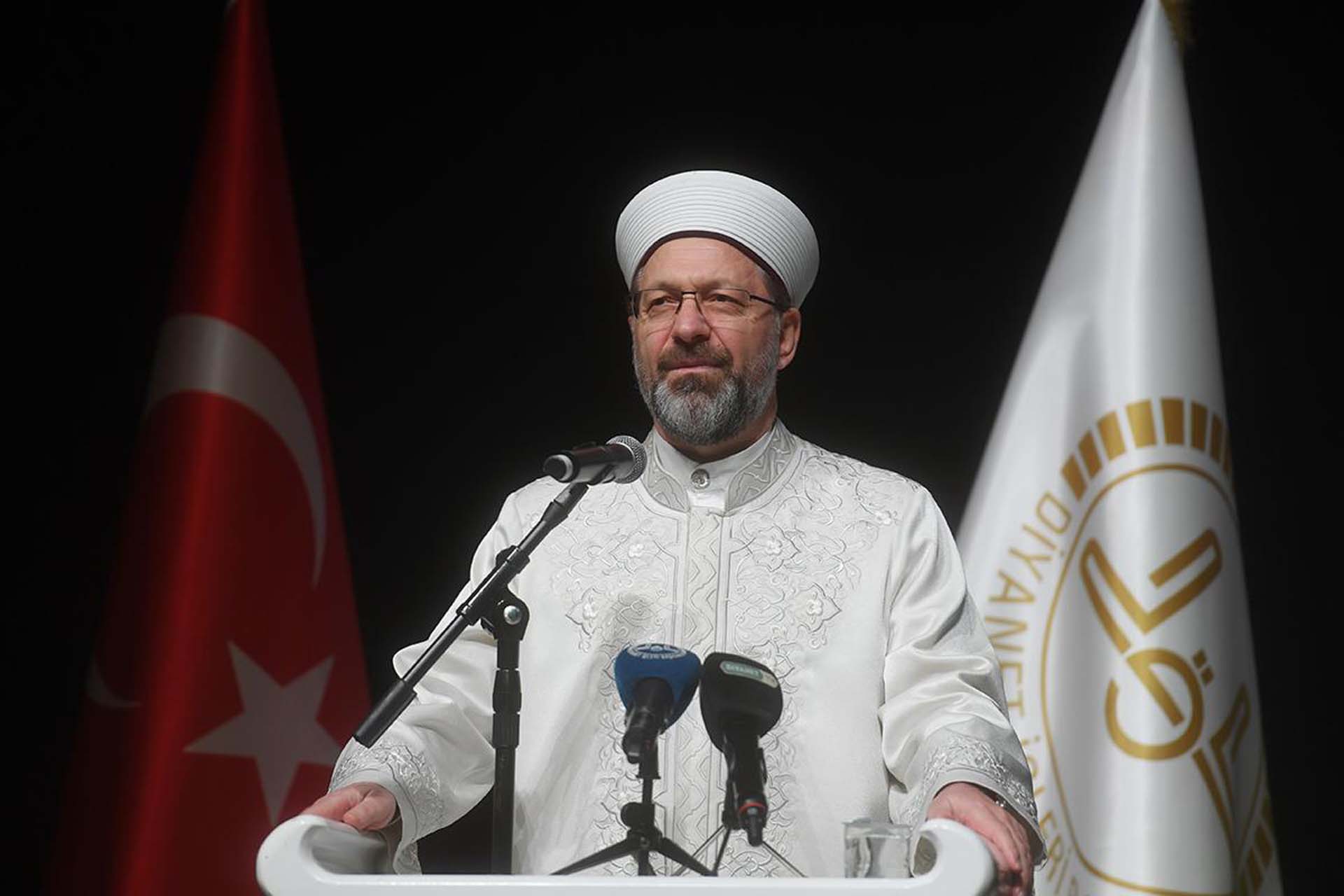 Diyanet İşleri Başkanı Ali Erbaş'tan dikkat çeken sözler: İdeolojik saplantılar, insanlığın bugününü ve geleceğini tehdit etmektedir
