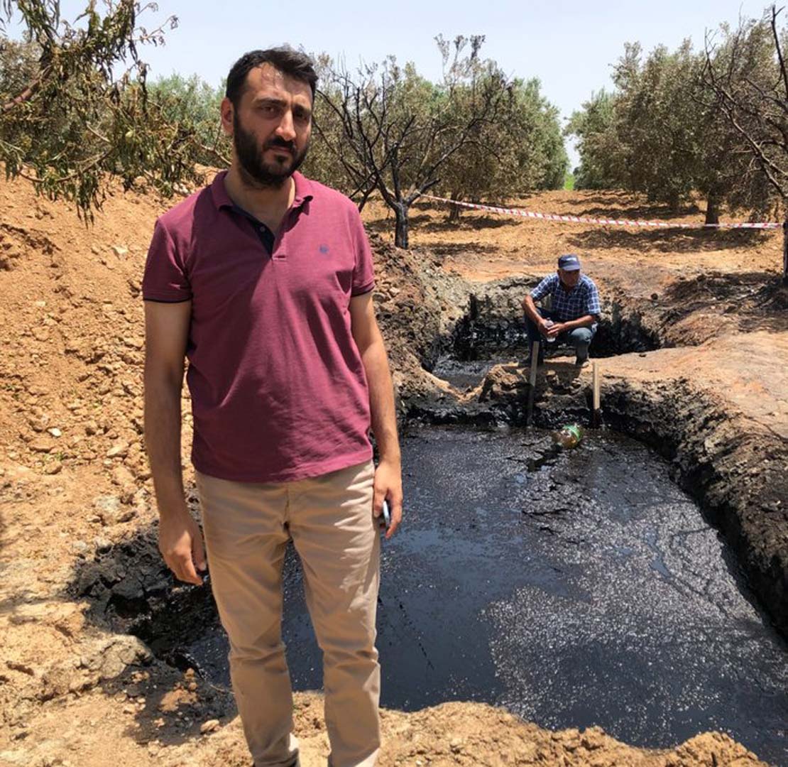 Tarlasında çıkan yangın hayatını değiştirdi! Bulunan petrol için 50 milyon liralık teklif aldı!