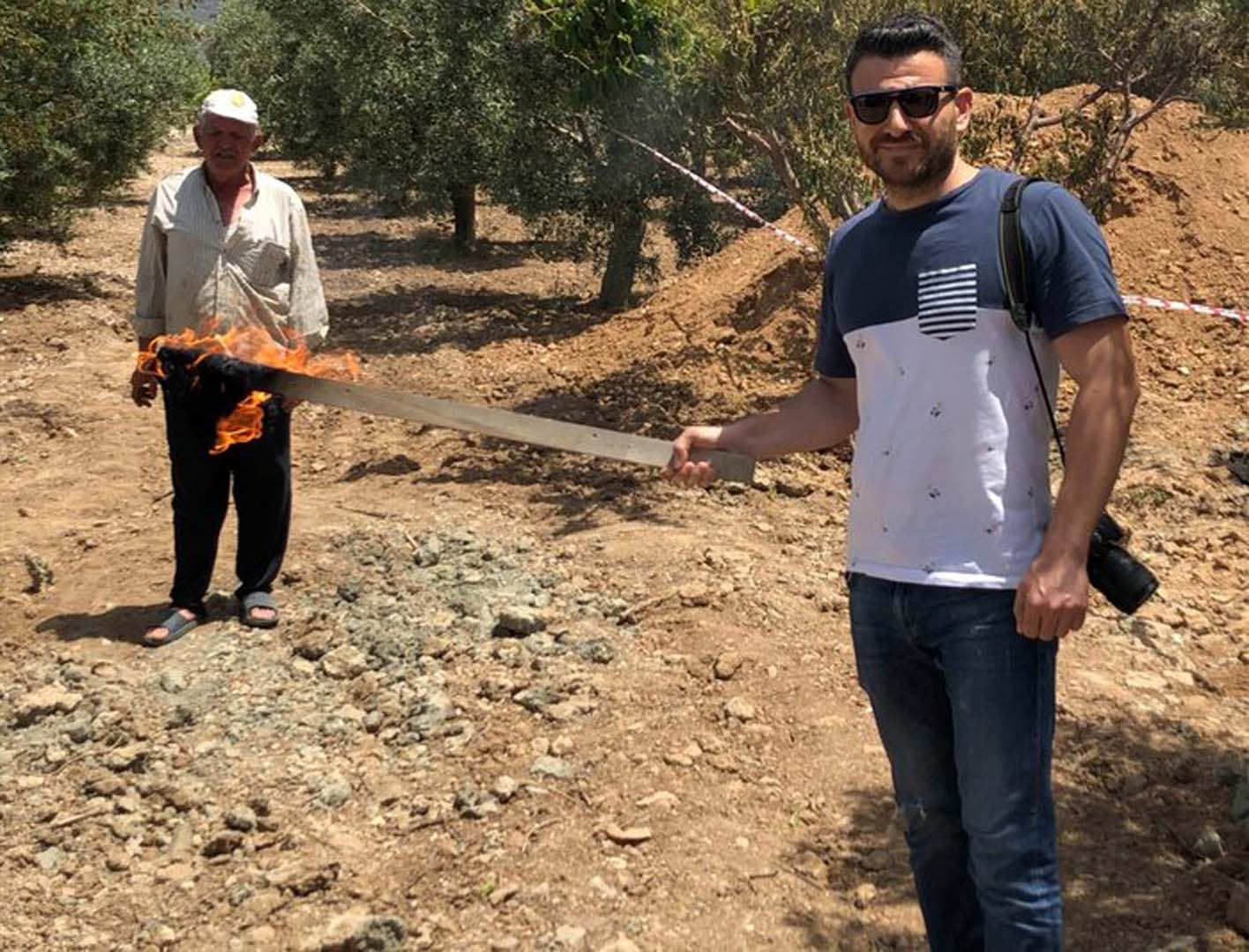 Tarlasında çıkan yangın hayatını değiştirdi! Bulunan petrol için 50 milyon liralık teklif aldı!