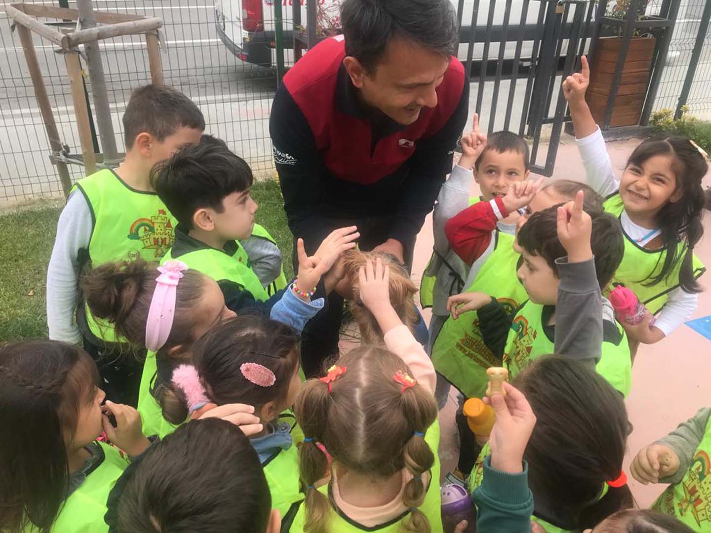 Pendik'te Hayvanları Koruma Günü etkinliği! Çocuklar Satın almayın sahiplenin mesajı verdi!