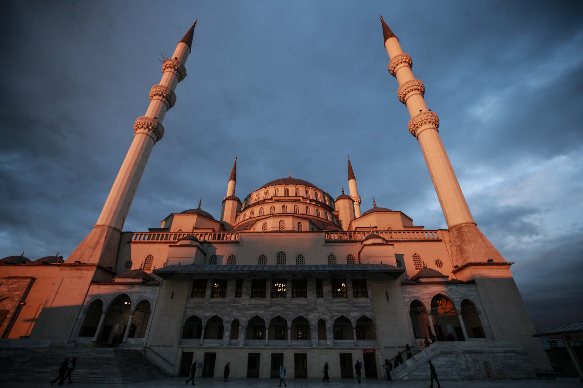Hz. Muhammed'in doğum günü olarak kutlanan kandil hangisidir?