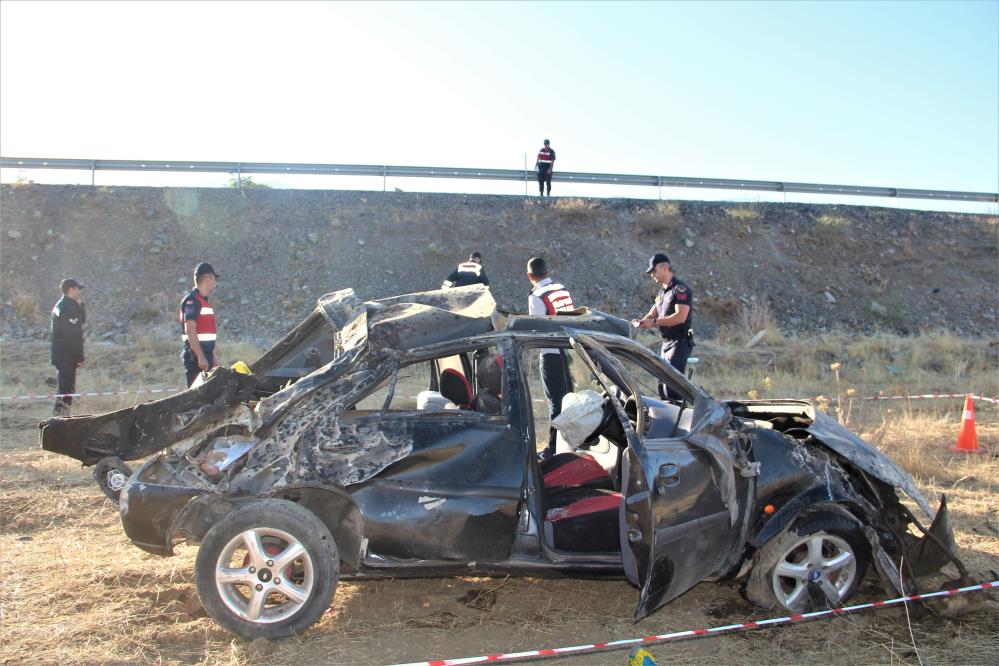 Elazığ'da feci kaza: Otomobil şarampole yuvarlandı! Ölü ve yaralılar var
