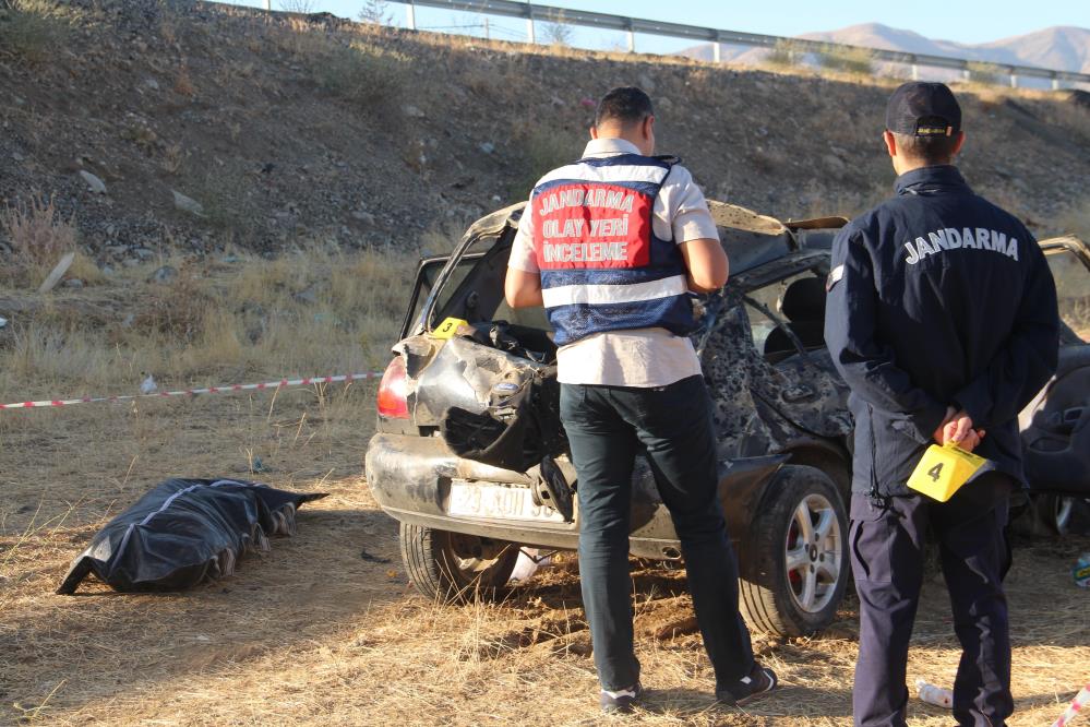 Elazığ'da feci kaza: Otomobil şarampole yuvarlandı! Ölü ve yaralılar var