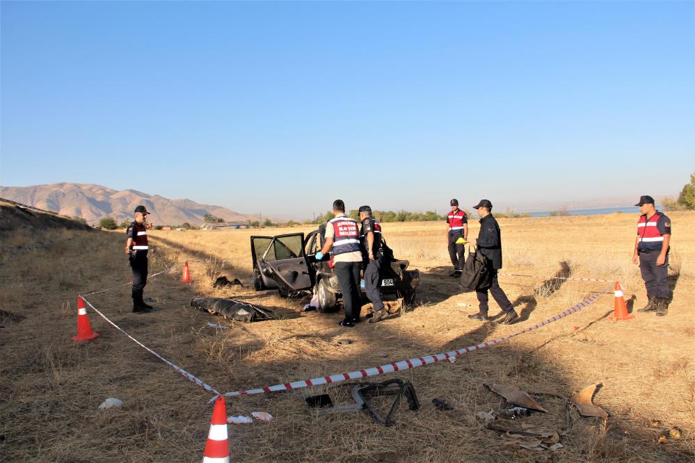 Elazığ'da feci kaza: Otomobil şarampole yuvarlandı! Ölü ve yaralılar var