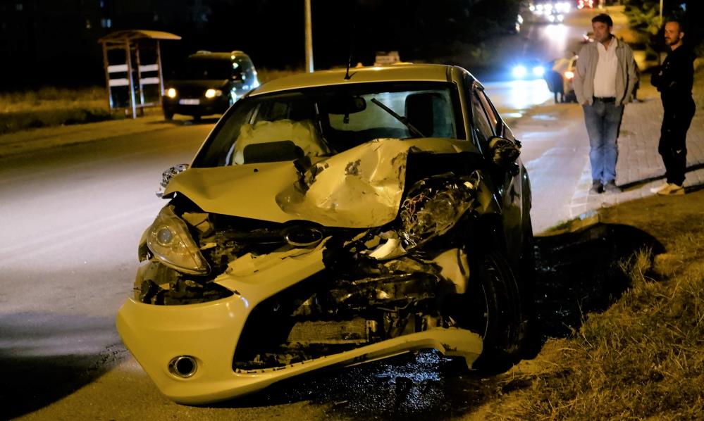 Edirne'de kaza! İki otomobil çarpıştı: Yaralılar var