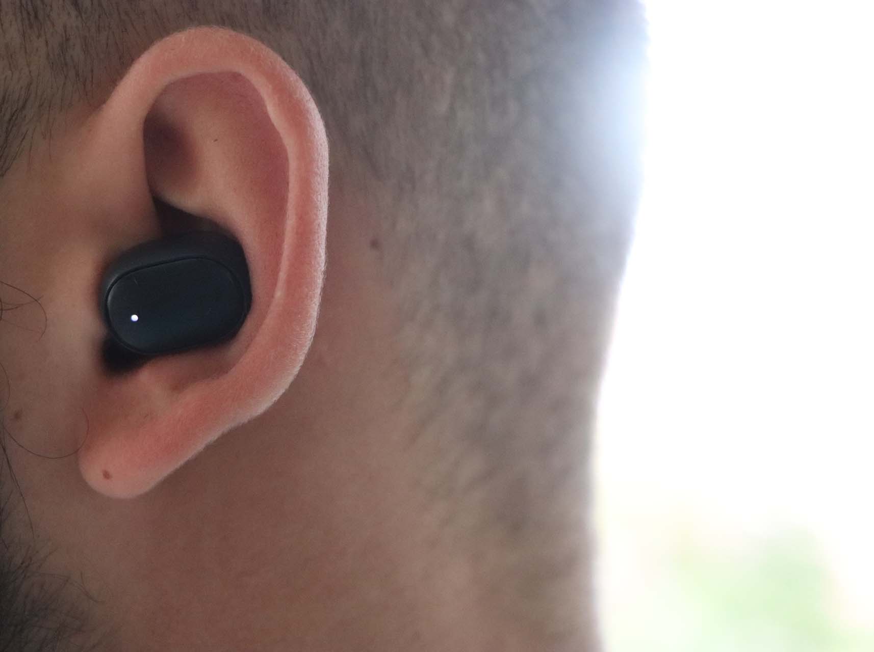 Kablosuz bluetooth kulaklık kullananlar dikkat! Uzman isim iki sağlık sorununu anlatıp uyardı