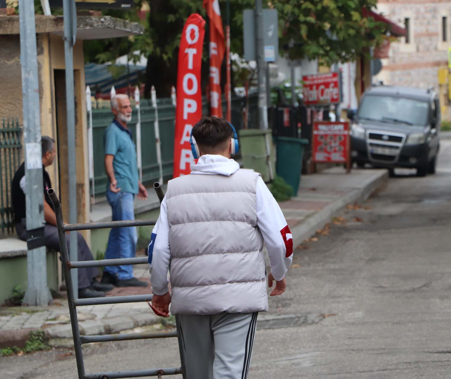 Kablosuz bluetooth kulaklık kullananlar dikkat! Uzman isim iki sağlık sorununu anlatıp uyardı