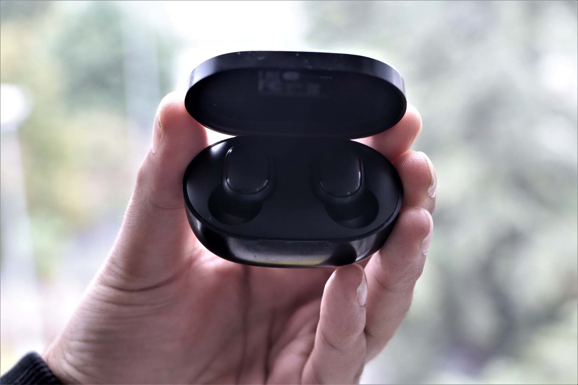 Kablosuz bluetooth kulaklık kullananlar dikkat! Uzman isim iki sağlık sorununu anlatıp uyardı