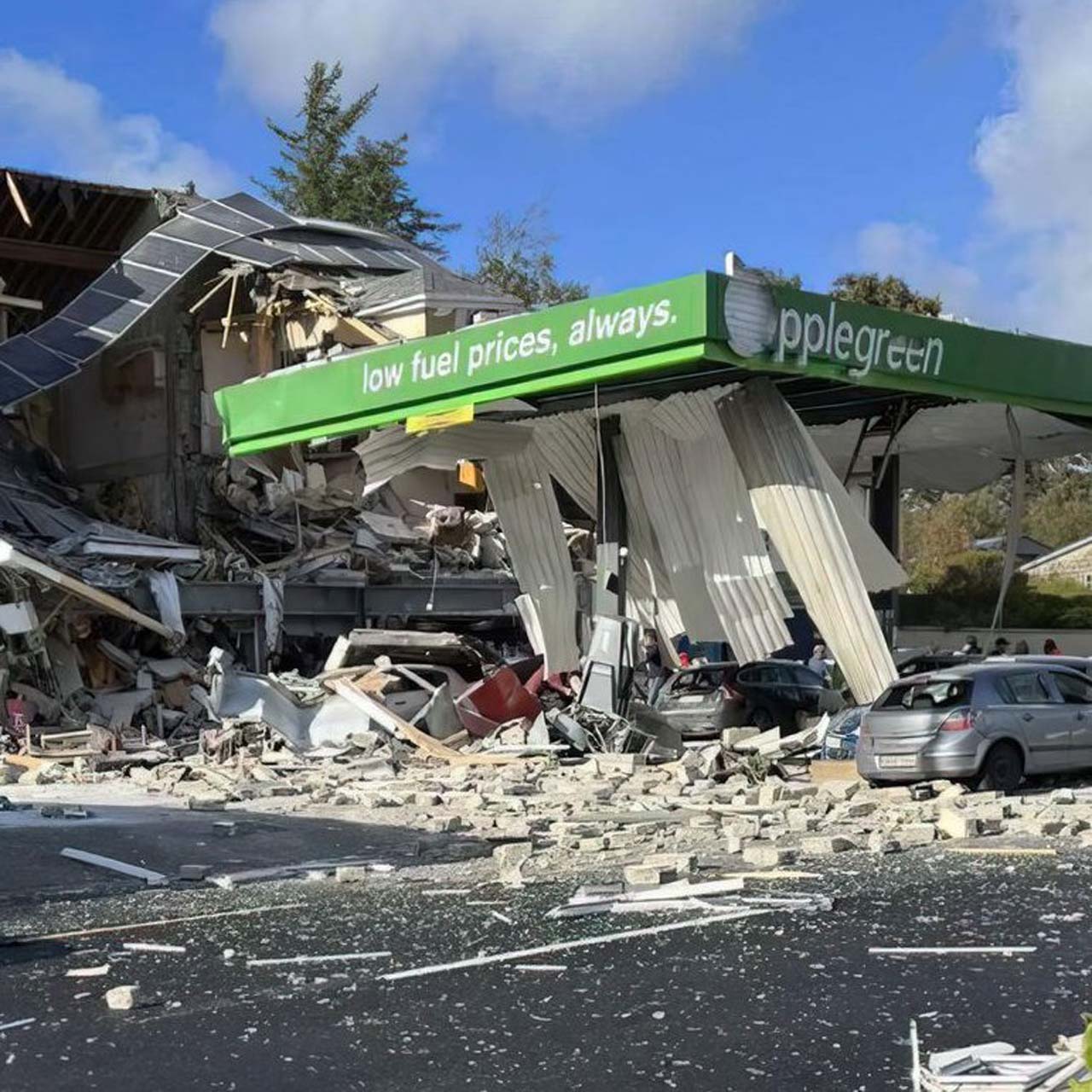 İrlanda'da karanlık gün! Akaryakıt istasyonunda şiddetli patlama: Ölüler ve yaralılar