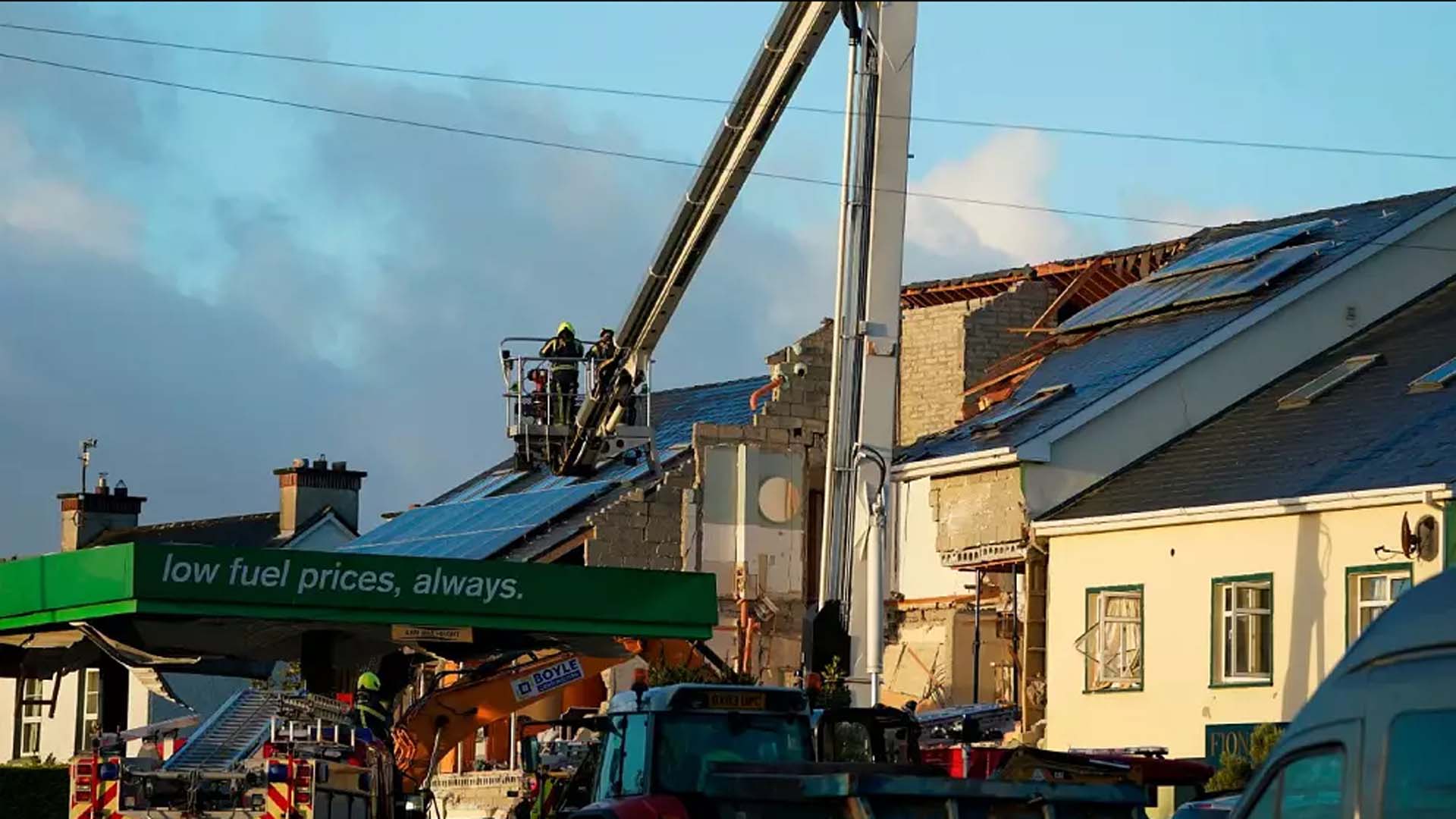 İrlanda'da karanlık gün! Akaryakıt istasyonunda şiddetli patlama: Ölüler ve yaralılar