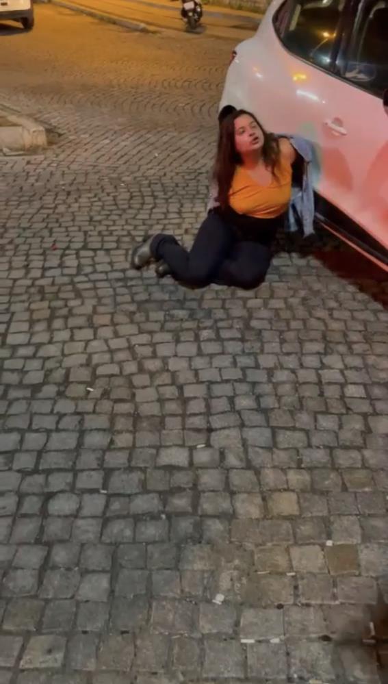 İstanbul'da alkollü kadın sürücüden pes dedirten görüntüler! Polise küfür edip tekme attı!