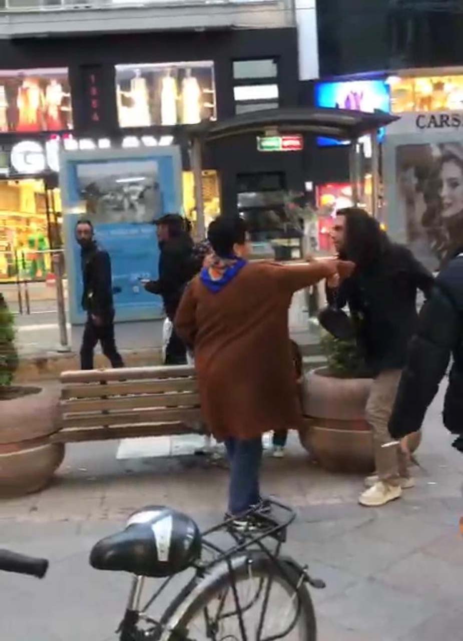 Eskişehir'de çantasıyla herkese saldıran kadın konuştu! İnsanlara vurma nedeni açıkladı