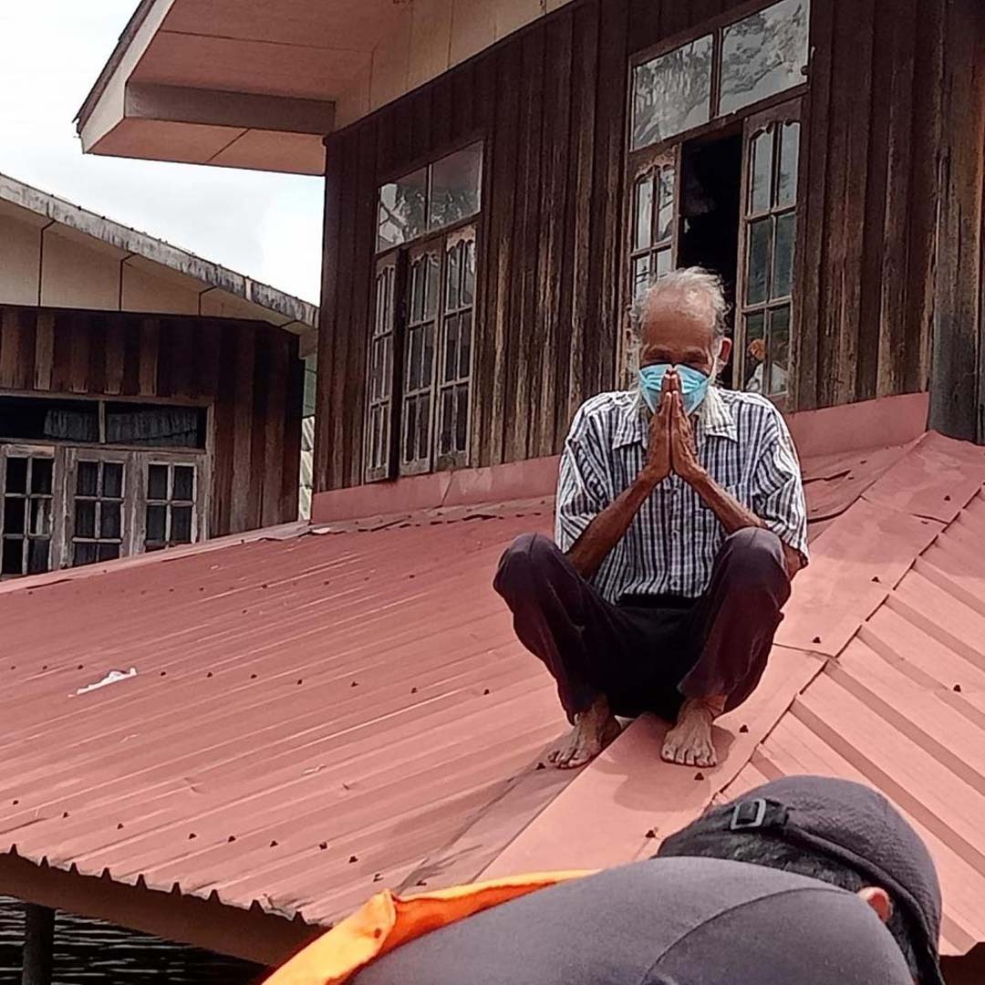 Tayland'daki yağışlar hayatı felç etti! Kentin büyük çoğunluğu sular altında kaldı!