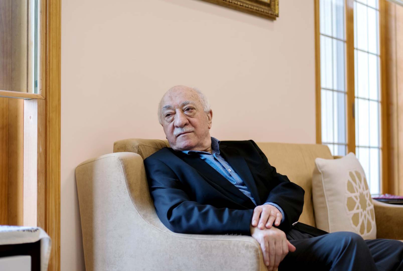 FETÖ elebaşının Yunan medyasıyla yaptığı söyleşi kısa sürdü! Cumhurbaşkanı Erdoğan'ı anarken fenalaştı!