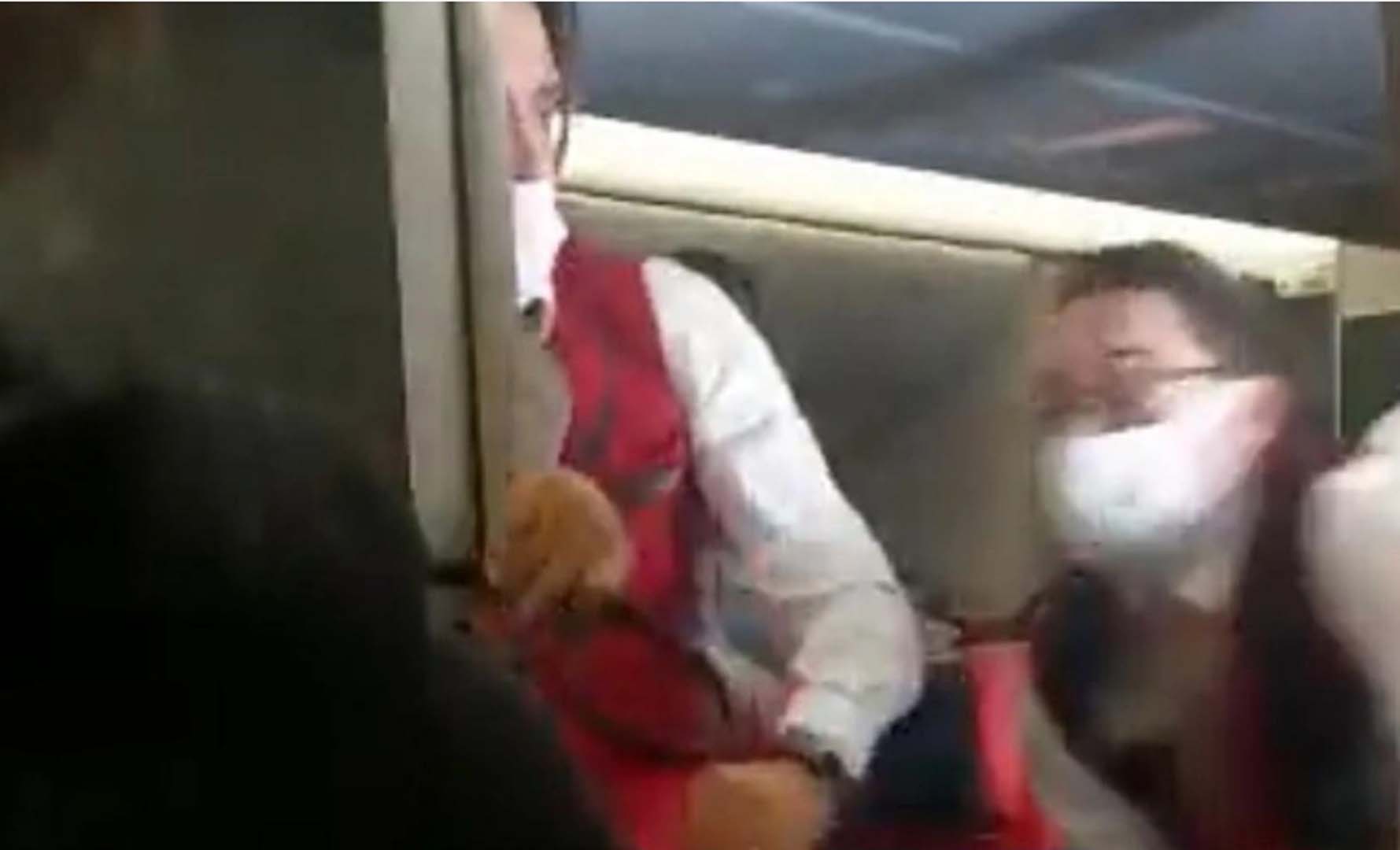 THY uçağında hareketli dakikalar! Endonezyalı yolcunun yaptıkları uçağı acil inişe zorladı!