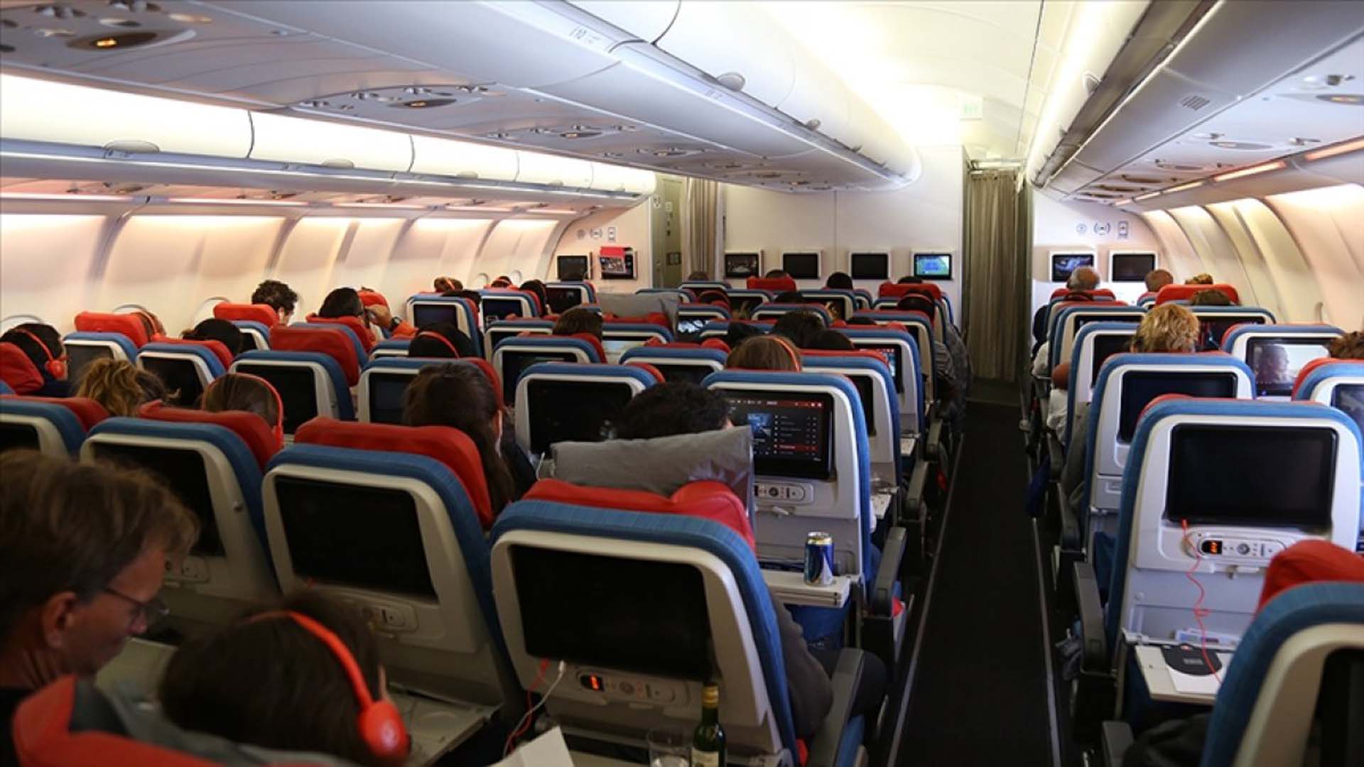 THY uçağında hareketli dakikalar! Endonezyalı yolcunun yaptıkları uçağı acil inişe zorladı!