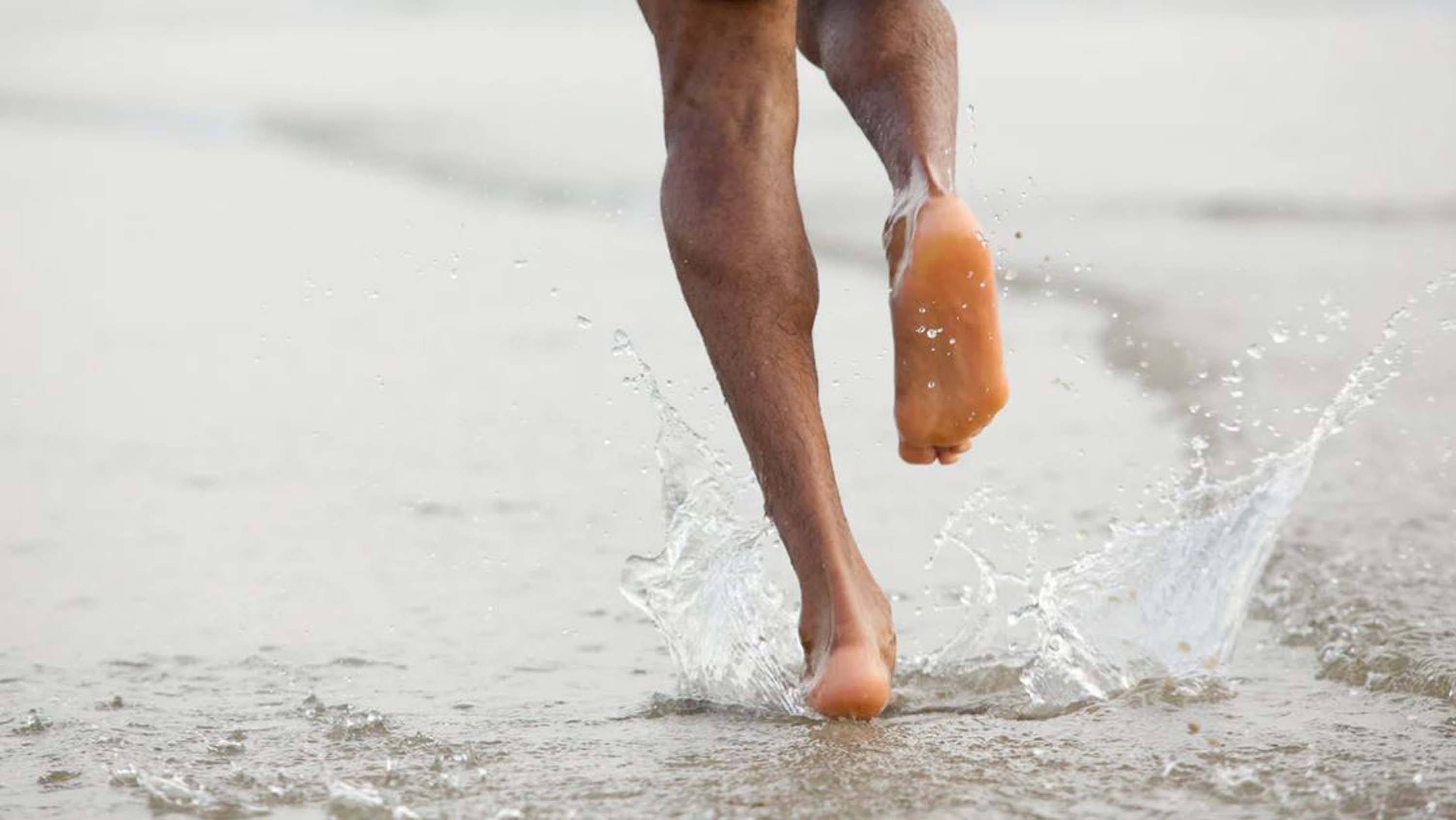 Rüyada yalınayak koşmak, yürümek, birinin peşinden koşmak ne demek? Rüyada koşan birini görmek tabiri