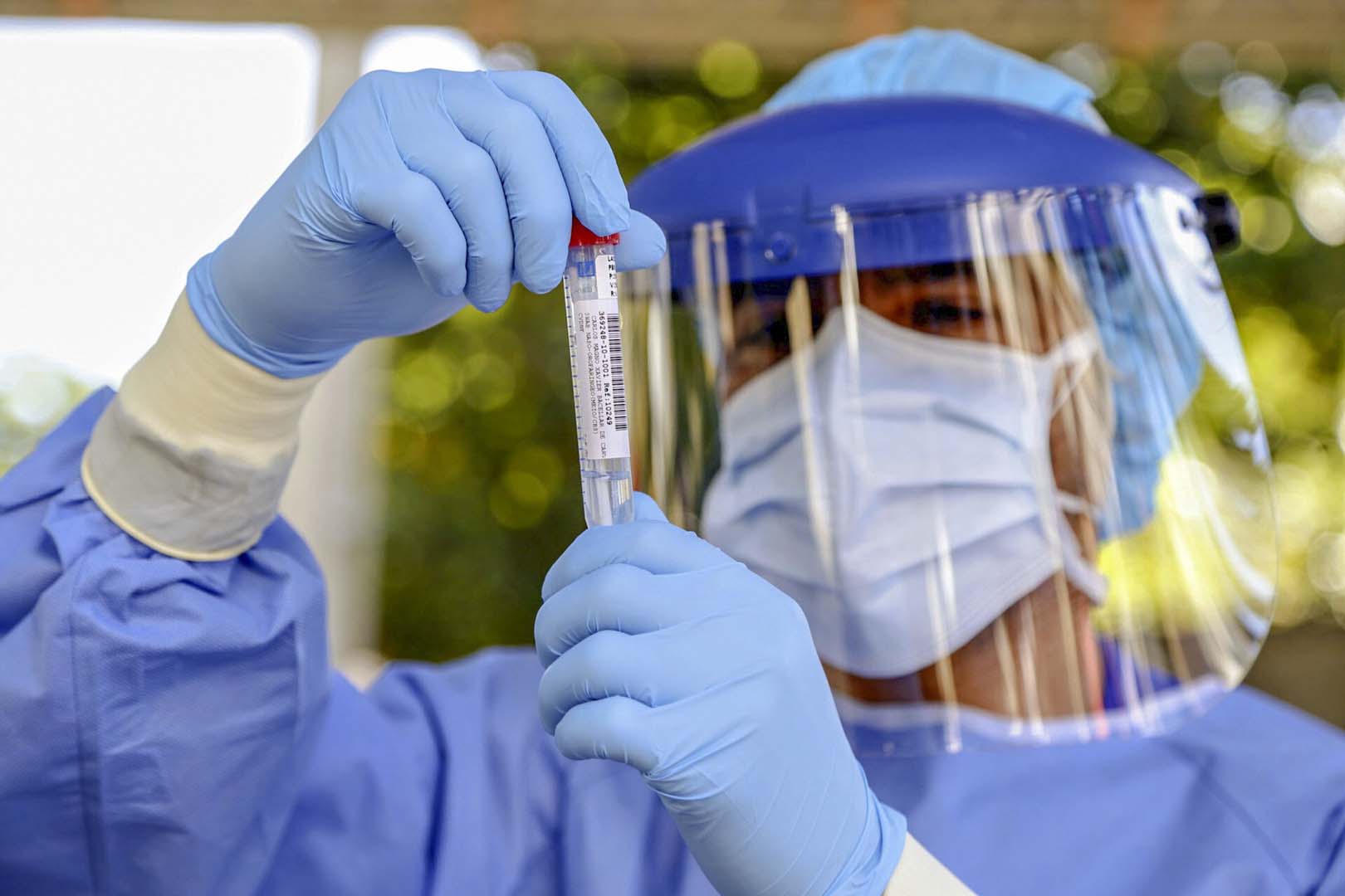 Bilim Kurulu üyesi Prof. Dr. Ateş Kara: Önümüzdeki dönemde Aralık-Ocak gibi tekrar çok yüksek vaka sayılarıyla karşılaşabiliriz