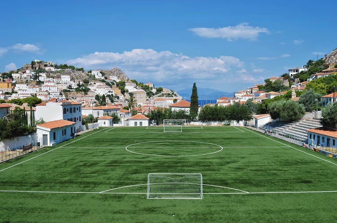 Yunanistan'da skandal görüntüler! Kur'an-ı Kerim yazılı futbol topu büyük tepki çekti!